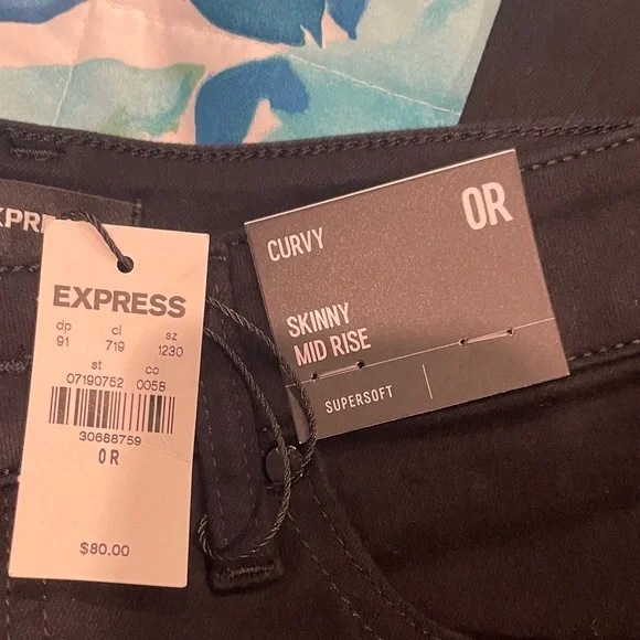 Express Black Curvy Skinny Jeans - Picture 3 of 9